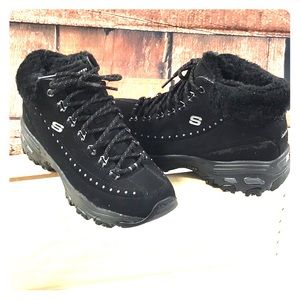 Woman’s Skechers Gleeful D’Lites winter boots, 8M